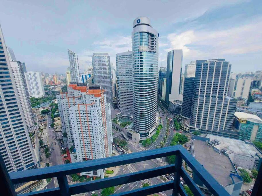 Air Residences Makati - Fully Furnished Condo With Skyline Views! マニラ市 エクステリア 写真