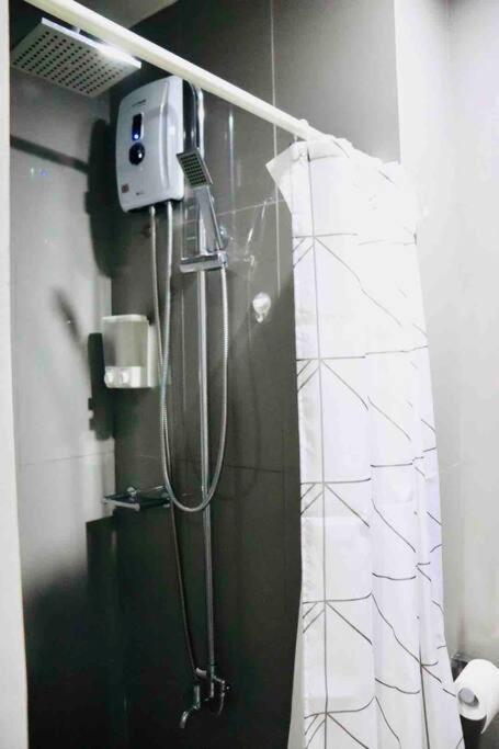 Air Residences Makati - Fully Furnished Condo With Skyline Views! マニラ市 エクステリア 写真