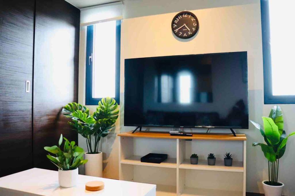 Air Residences Makati - Fully Furnished Condo With Skyline Views! マニラ市 エクステリア 写真